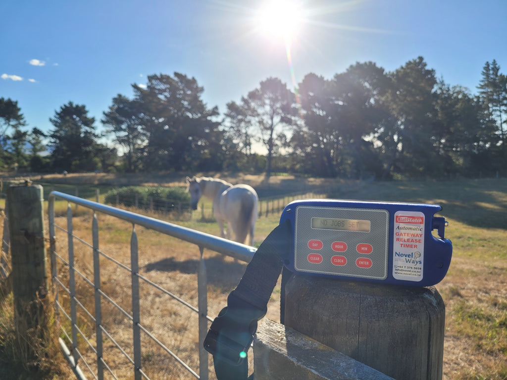 Novel Ways Solar-Powered Batt-Latch Gate Kit — American GrazingLands ...